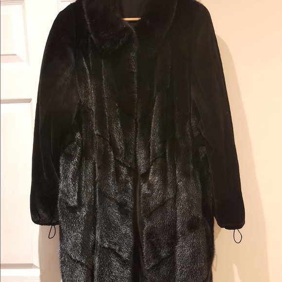 Genuine Canadian mink fur coat. - Picture 5 of 7
